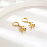 Boucles d'oreilles en forme de chien en miniature – Créoles dorées avec pendentif amusant en forme de chien